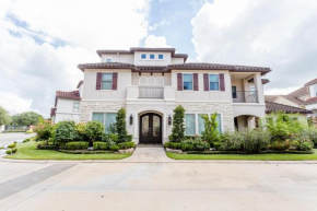 Modern getaway surrounded by gardens and art minutes from downtown